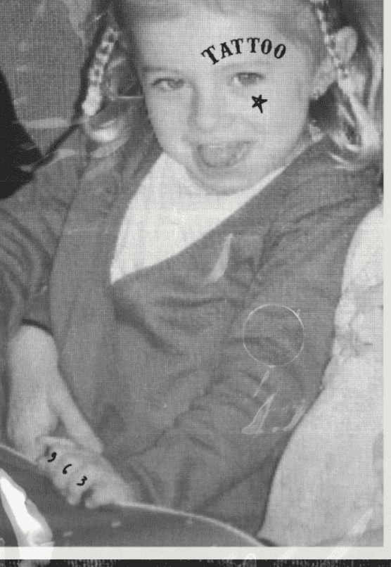 Photo d'enfance en noir et blanc — 963 INK